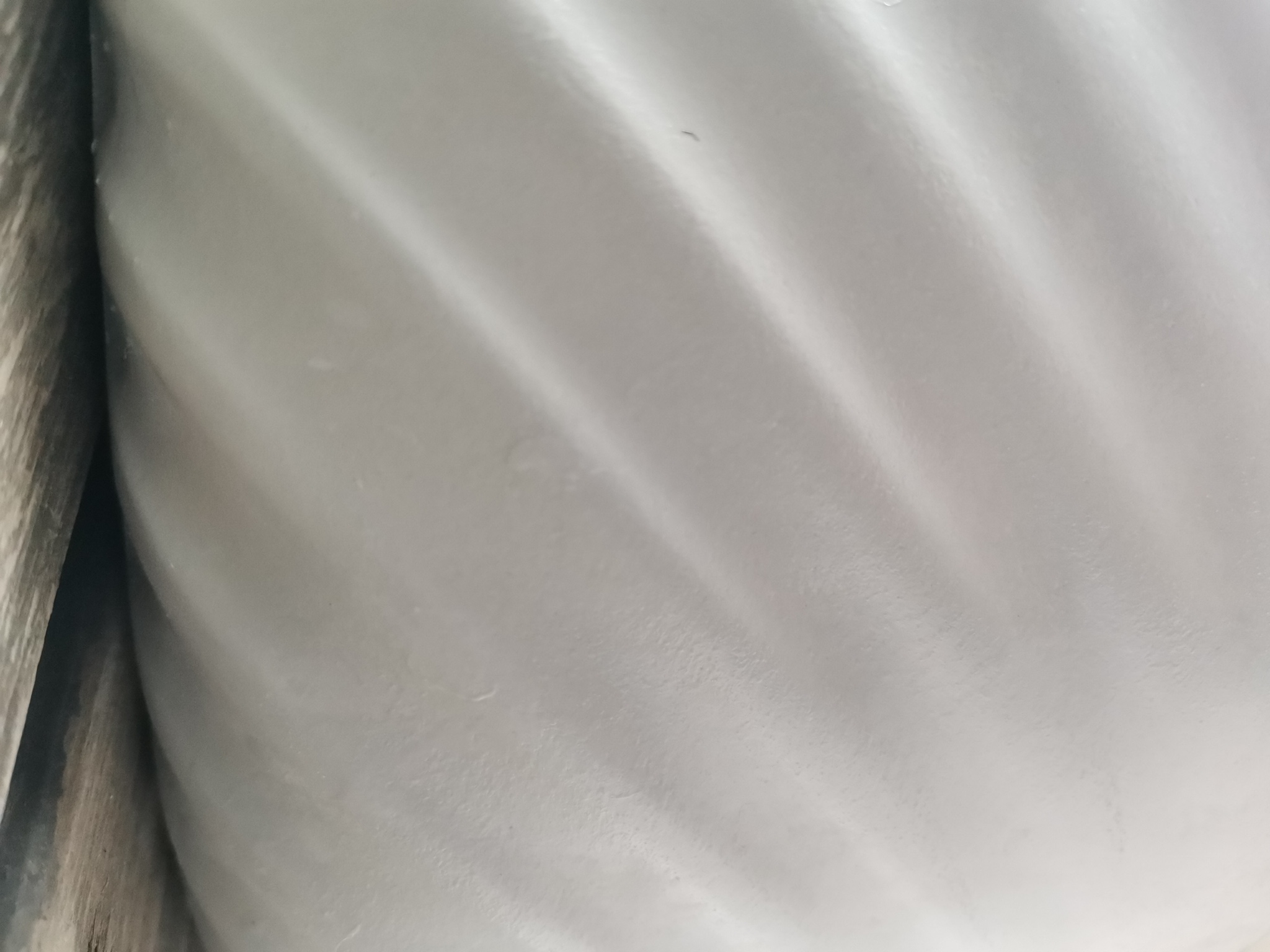 VELITH Broad Helix Mineral White mineral surface and fluting detail