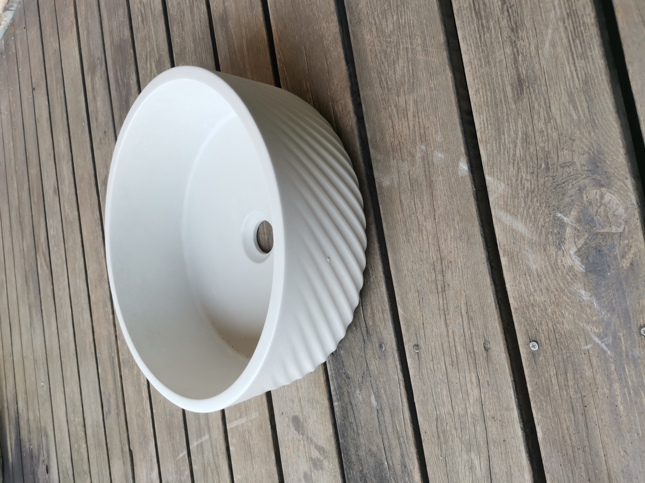 VELITH Broad Helix architectural mineral washbasin in Mineral White